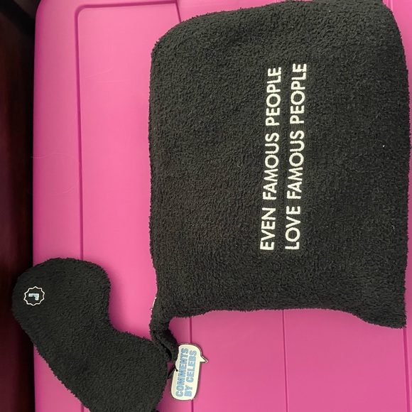Comments By Celebs Blanket & Eye Mask - Picture 2 of 4